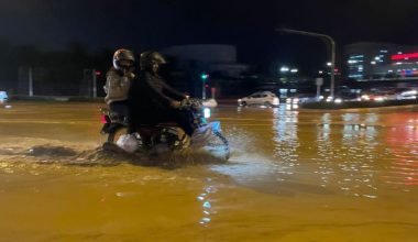 Sağanak yağış hayatı felç etti