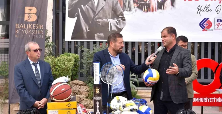 Sındırgı’da Gençlere Spor Gereci Takviyesi