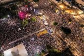Tel Aviv’de binlerce kişi sokağa çıktı