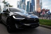 Tesla Almanya’da 25 bin Euro’ya araba satacak