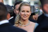 Ünlü oyuncu Naomi Watts menopozla çabasını anlattı