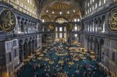 Yabancılar Ayasofya’ya girerken para verecek