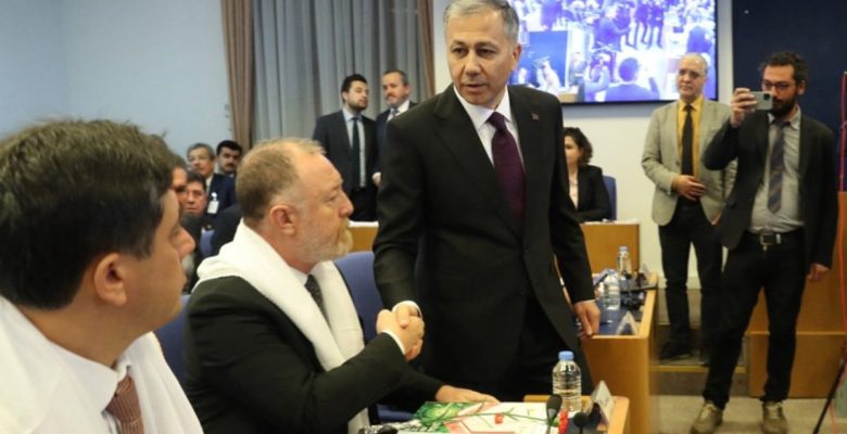 Yerlikaya’ya açık çek
