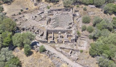 Aigai Antik Kenti’nde 1900 yıllık antik yol gün yüzüne çıkarıldı