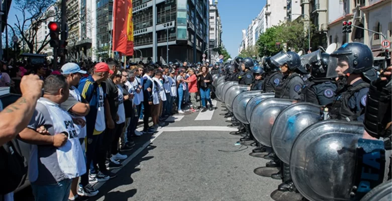 Arjantin’de yeni seçilen Javier Milei hükümetine karşı birinci protesto gerçekleştirildi