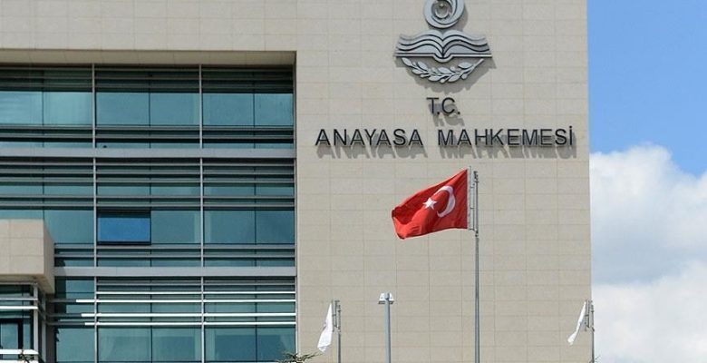 AYM’den değerli karar: ‘Örgüt üyesi olmadan ismine suç’ iptal