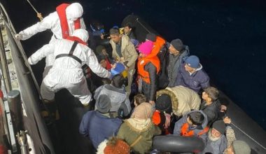 Balıkesir açıklarında 48 göçmen yakalandı