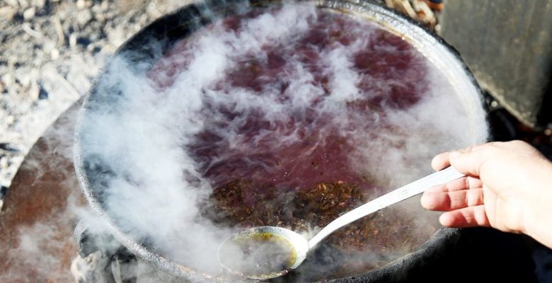 Binbir zahmetle üretiliyor, litresi 2000 liradan satılıyor