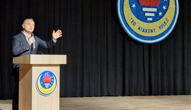 ‘Eğitimde lokal, ulusal ve evrenseli birleştirmek’