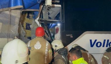 Eyüpsultan’da yolcu otobüsü ile TIR çarpıştı: 1 meyyit 31 yaralı