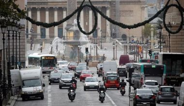 Fransa, büyük SUV modellerini trafikte istemiyor: Park fiyatları artacak!
