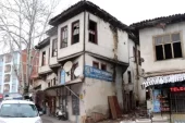 Gölpazarı’nda Taşhan Meydanı’nda sokak sağlıklaştırma ve cephe güzelleştirme çalışmaları başladı