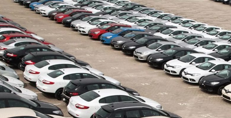 İkinci el araba  pazarında fiyatlar düşmeye devam ediyor