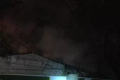 Kartal’da bir iş yerinin çatısından dumanlar yükseldi