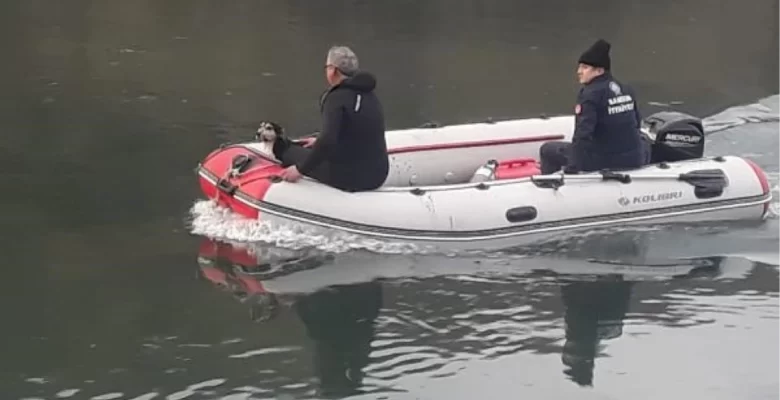 Köpek Kızılırmak Nehri’nde Mahsur Kaldı, İtfaiye Kurtardı
