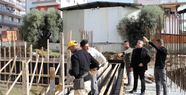 Köşk Belediye Lideri Nuri Güler, Yarı Olimpik Yüzme Havuzu İnşaatını İnceledi