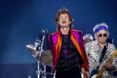 Müzik efsanesi Mick Jagger’dan memnun aile pozları