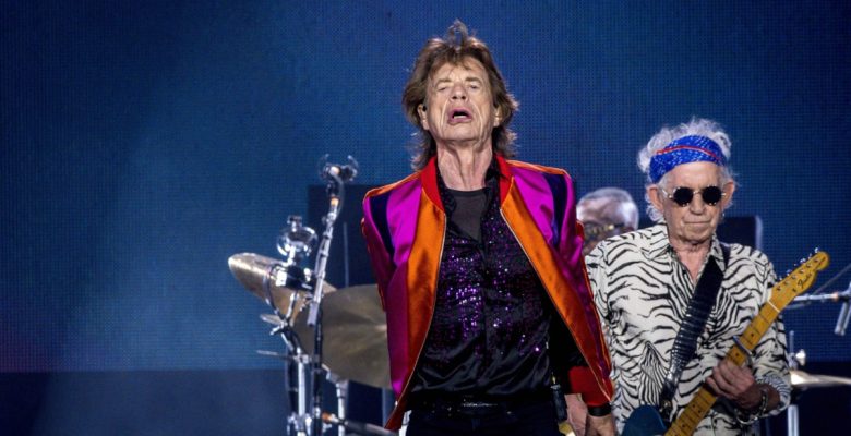 Müzik efsanesi Mick Jagger’dan memnun aile pozları