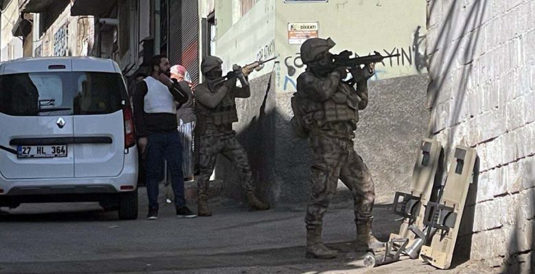 Polise ateş açtı, etekle yakalandı