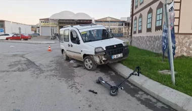 Samsun’da hafif ticari araç ile elektrikli scooter çarpıştı, 2 kişi yaralandı