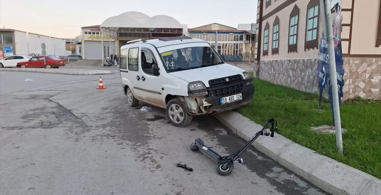 Samsun’da hafif ticari araç ile elektrikli scooter çarpıştı, 2 kişi yaralandı