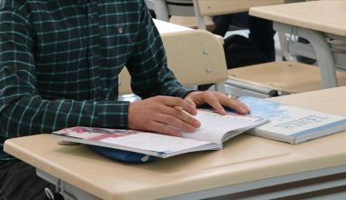 Sarsıntı bölgesinde özel okul öğrencilerine dayanak