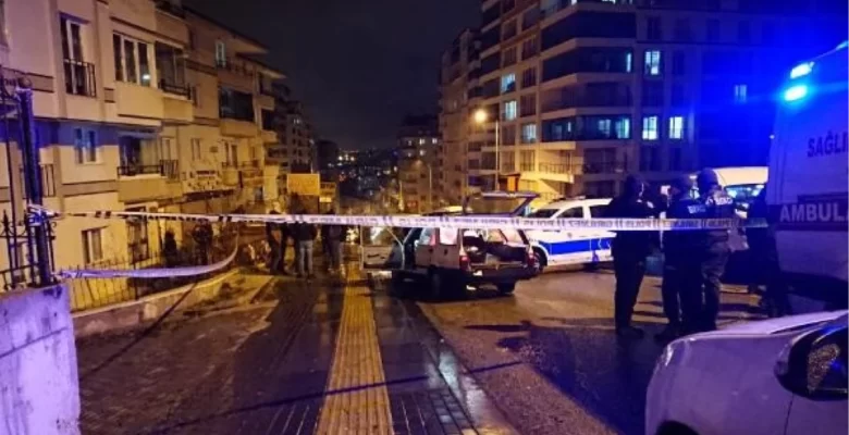 Seyir halindeki araçta kız arkadaşını vurup tıpkı silahla intihar etti