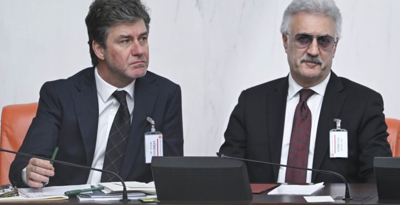 Tamer Karadağlı ve Tan Sağtürk, Meclis’te bütçe görüşmelerini izledi