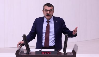 Tarikat yansısına Bakan Tekin bu türlü karşılık verdi: Protokol yapmaya devam edeceğiz