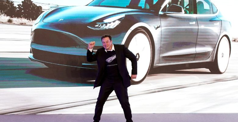Tesla’dan yeni atılım: Kaza durumunda acil servisi arayacak