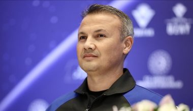 Birinci Türk astronot Gezeravcı soruları uzaydan yanıtladı: Tuvalet işi nasıl oluyor?