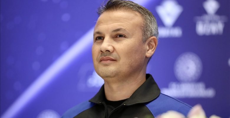 Birinci Türk astronot Gezeravcı soruları uzaydan yanıtladı: Tuvalet işi nasıl oluyor?