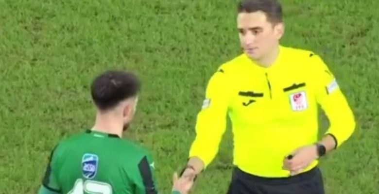 Gençlerbirliği – Sakaryaspor maçında değişik olay: Hakeme feyk atınca kırmızı kart gördü