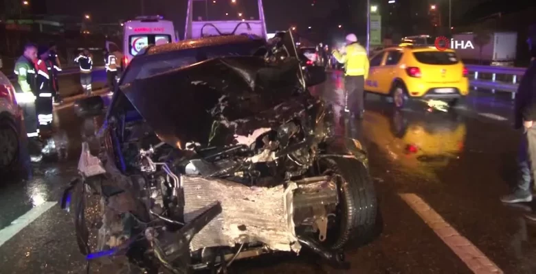 Maltepe’de 4 aracın karıştığı kaza: 4 kişi yaralandı