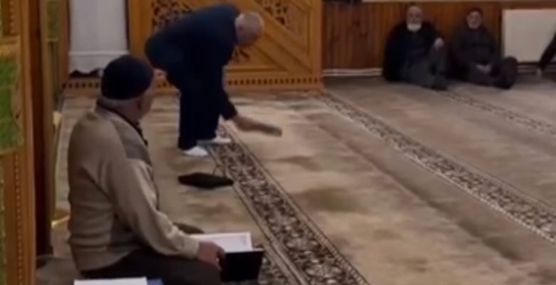 Mescitte yapılan dernek seçiminde skandal görüntü! Valilik: Aşağılık hareketi kınıyoruz