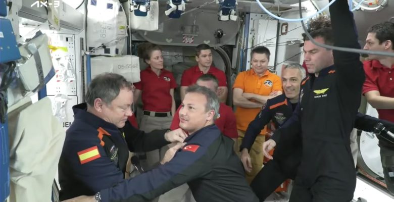 Türkiye’nin birinci astronotu Alper Gezeravcı, güne yeni deneylerle başladı