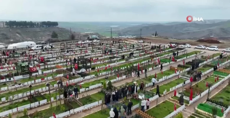 Adıyaman Zelzelesi Kurbanları 1. Yıl Dönümünde Mezarlığa Akın Etti