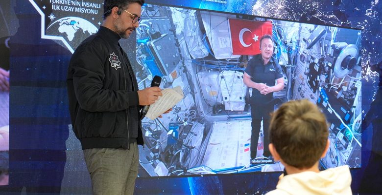 Alper Gezeravcı, Diyarbakırlı öğrencilerin sorularını yanıtladı