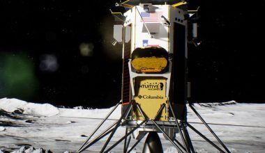 Ay’a iniş yapan “Odysseus” yan yattı