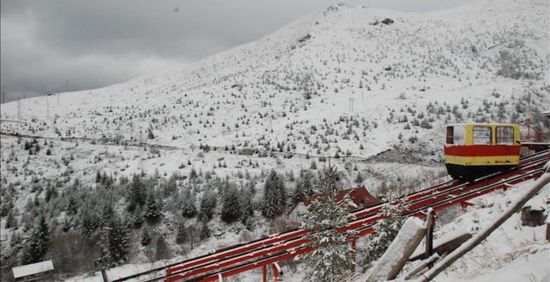 Çığ düştü, kayakçı öldü