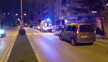 Çocuklarının hengamesini ayırmak isteyen baba bıçaklanarak yaralandı