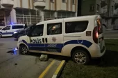 Çorum’da polis otosu orta refüje çarptı