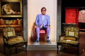 Elton John’un eşyaları açık artırmaya çıktı
