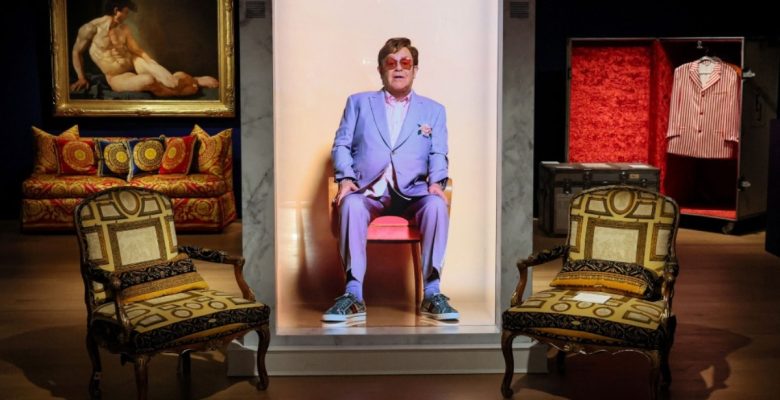 Elton John’un eşyaları açık artırmaya çıktı