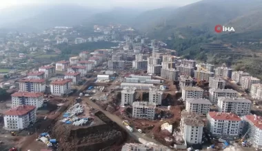 Enkaz kentin sakinleri, yeni konutlarını heyecanla bekliyor