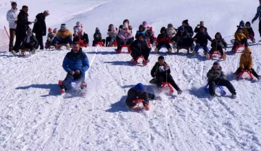 Erzurum Valisi Mustafa Çiftçi, Müdafaa Altındaki Çocuklarla Kayak Yaptı