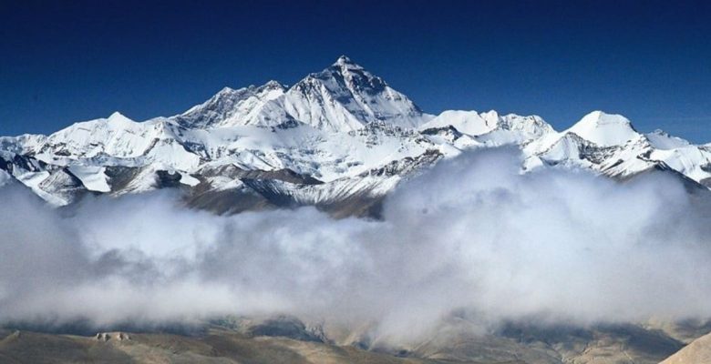 Everest Dağı, tırmanan dağcıların dışkılarıyla kirleniyor