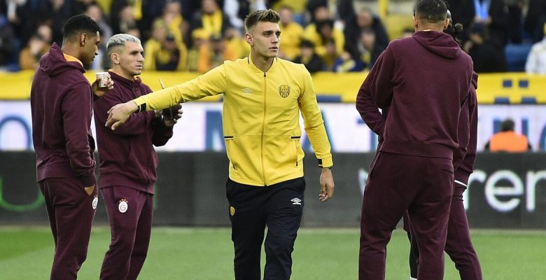 Fenerbahçeliler, Kazımcan Karataş’ı eleştiri yağmuruna tuttu