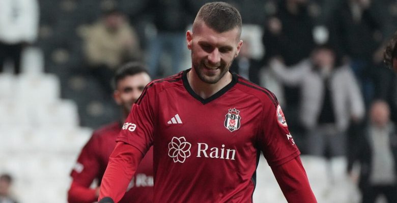 Fernando Santos, Ante Rebic’i istemiyor! İkna olursa ayrılacak