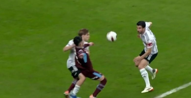 Hakem yorumcuları Beşiktaş – Trabzonspor maçındaki tartışmalı konumları kıymetlendirdi